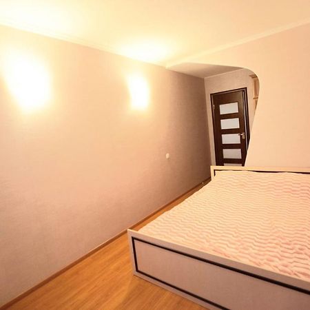 Двухкомнатная Квартира 300М От Моря Ул Парковая 18 Отчетные Док Tsjornomorsk Eksteriør bilde